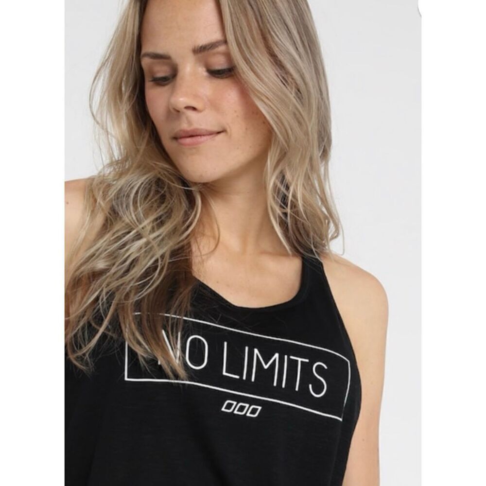 Lorna Jane No Limits Racerback Tank Top in Black Size Medium